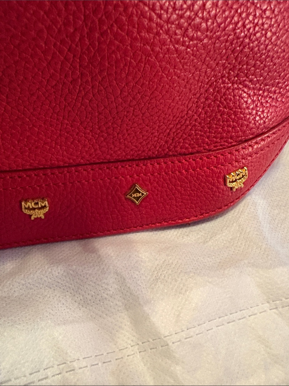 MCM Red Pebbled Leather Drawstring Bucket Shoulder Bag GUC ❤️‍🔥 w/ COA - Picture 4 of 12